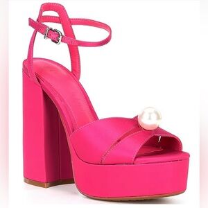 NWB Gianni Bini KemaraFour Satin Platform Sandals - Size 8.5